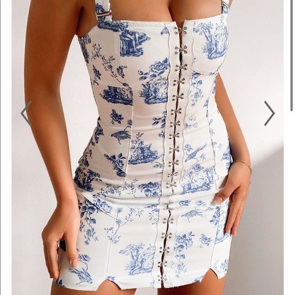 Showpo. Dresses & Skirts - VACATION FOREVER DRESS IN BLUE FLORAL